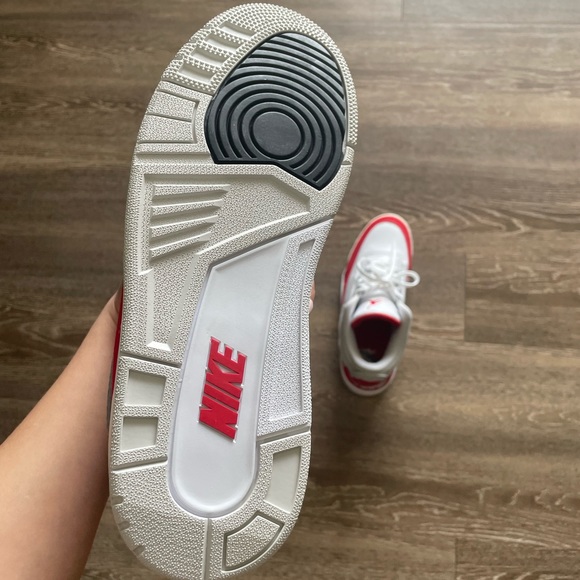 Brand Jordan 3 Retro Tinker White University Red - Picture 4 of 8